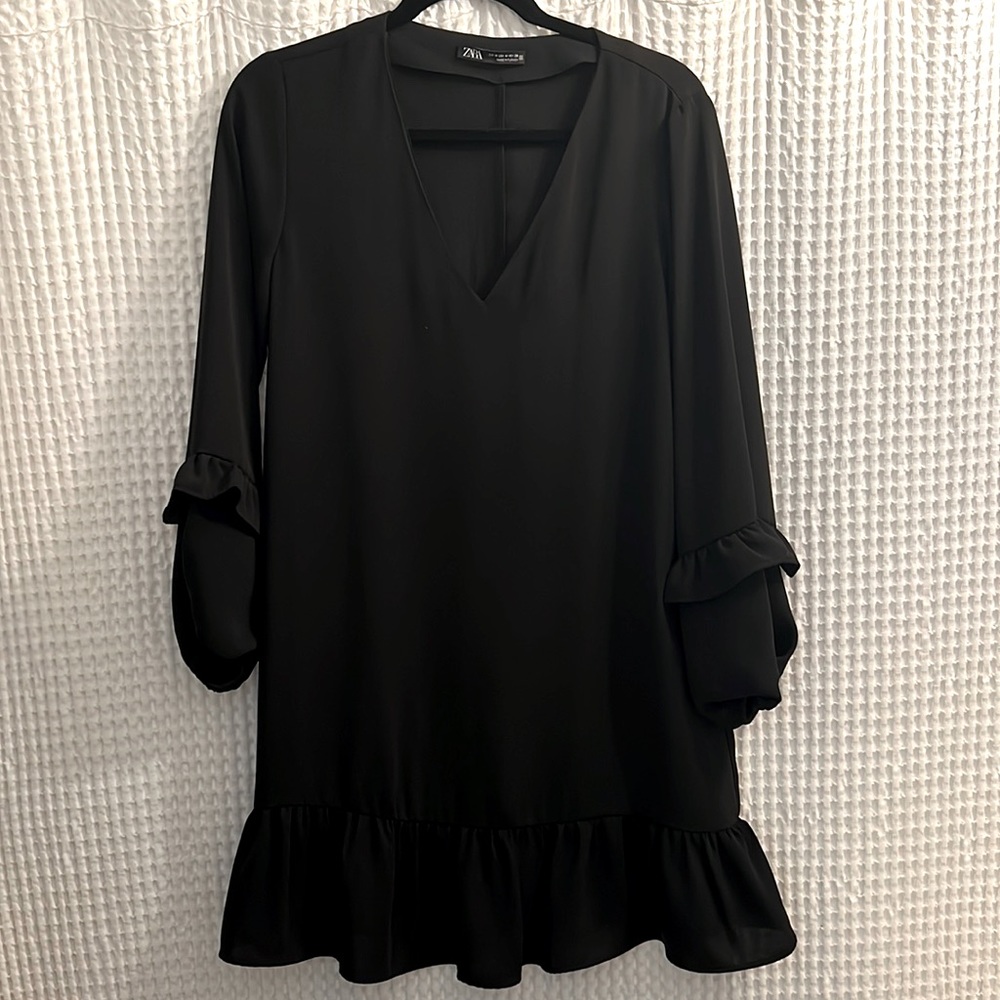 NEVER WORN // Zara Black Long Sleeved Dress